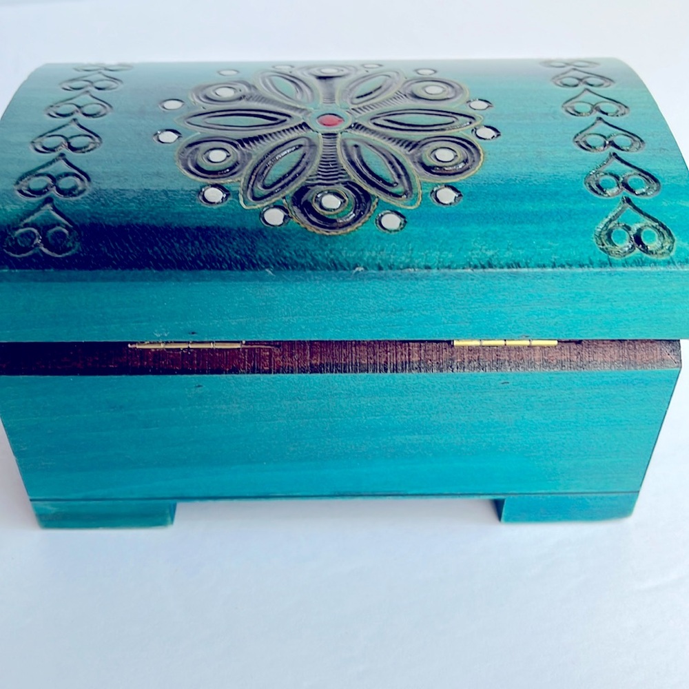 Jewelry Box Carved Wood with Key and Heart Accents Handmade - Picture 6 of 8